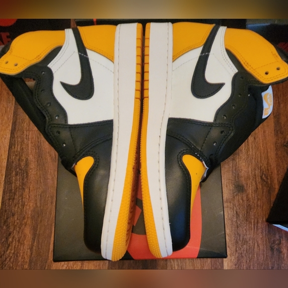 Air Jordan 1 Retro High OG "Yellow Toe /Taxis" 🚕 - Picture 2 of 12